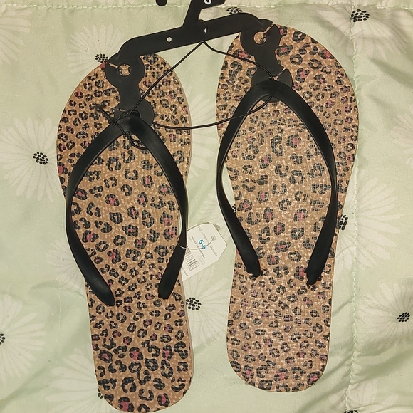Time and Tru Shoes - Womens flip flops NWT